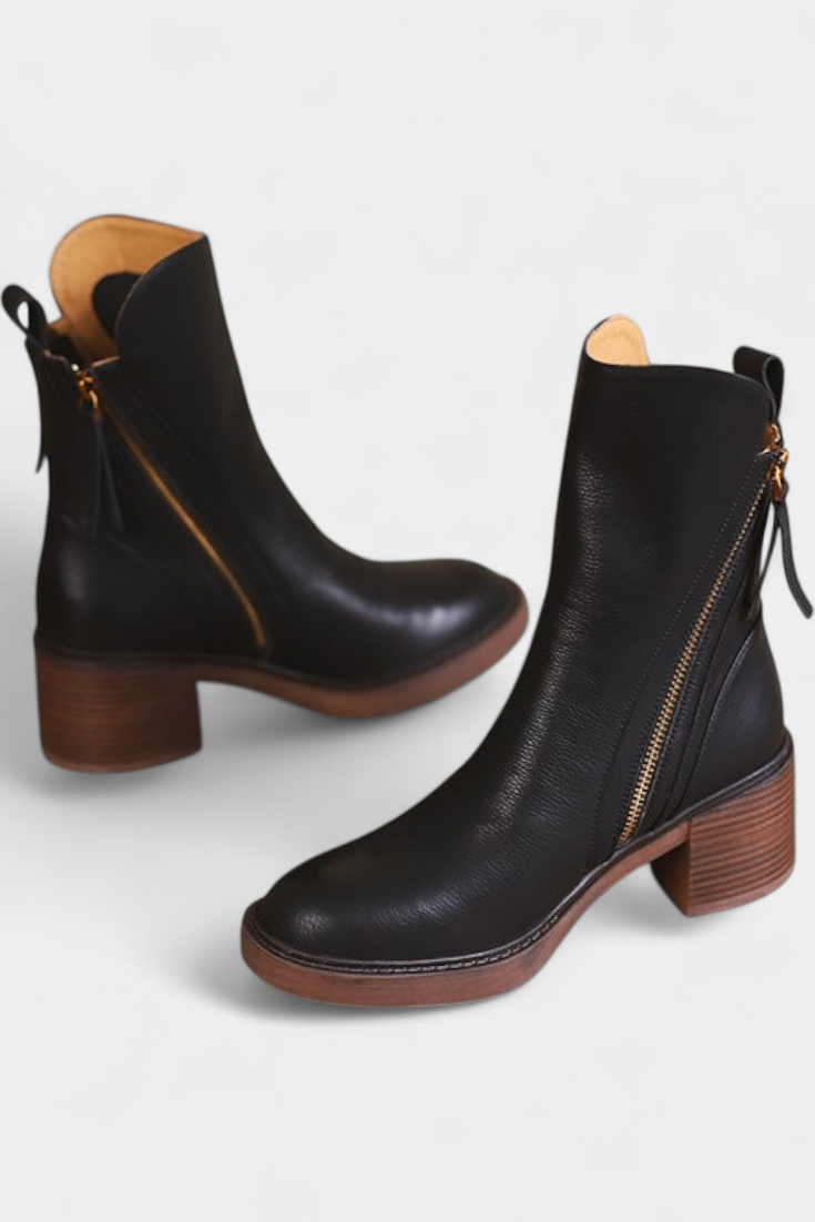 Stylish Boots with a Sophisticated Touch in Black