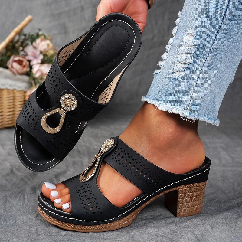Women's Chic and Comfortable Comfort Sandals in Black